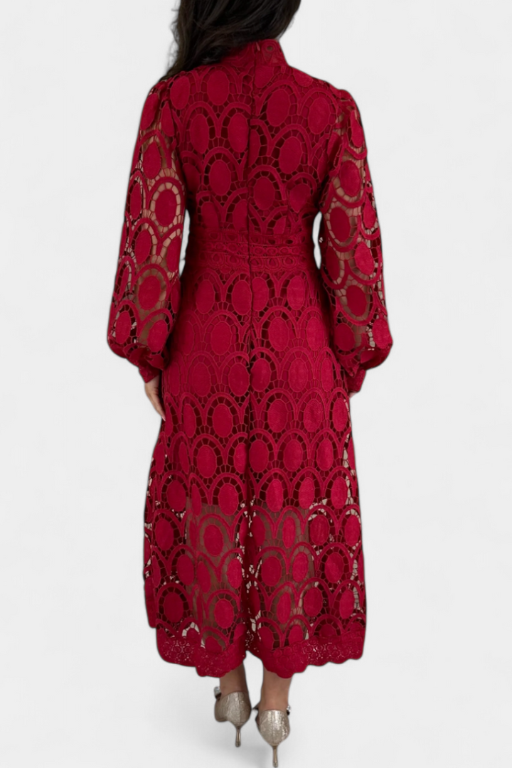 Jovie | Vestido Midi de Encaje Bordado con Cuello Alto