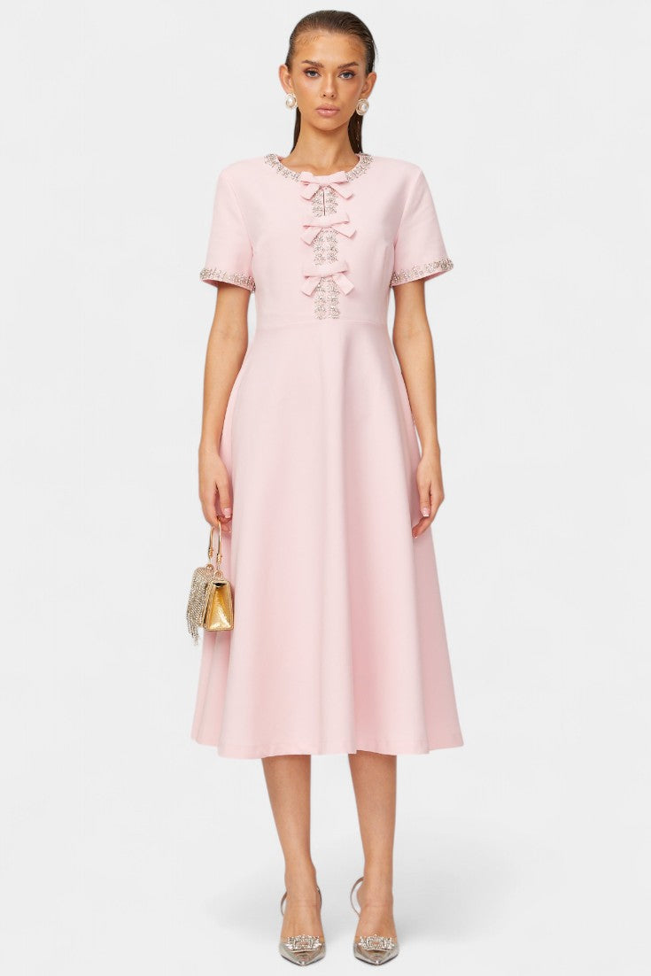 Linda | Vestido Midi Acampanado con Lazo de Cristal