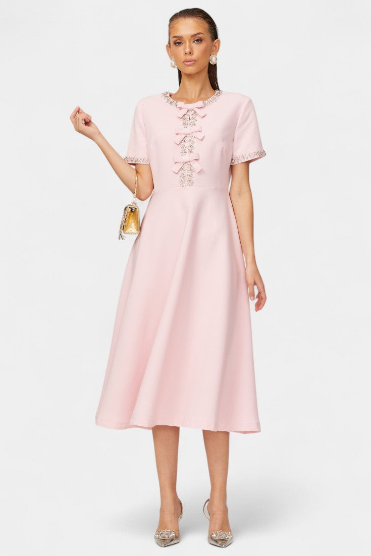 Linda | Vestido Midi Acampanado con Lazo de Cristal