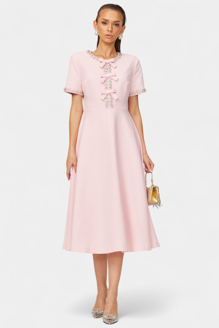 Linda | Vestido Midi Acampanado con Lazo de Cristal