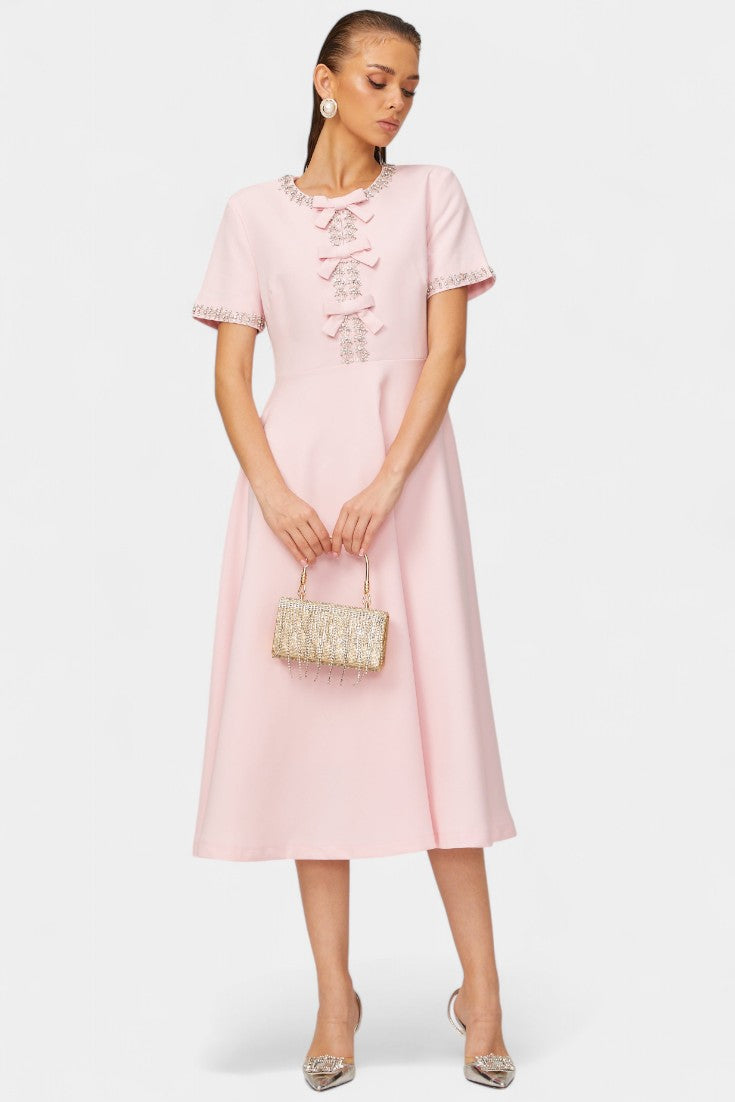 Linda | Vestido Midi Acampanado con Lazo de Cristal