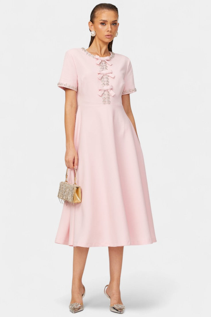 Linda | Vestido Midi Acampanado con Lazo de Cristal