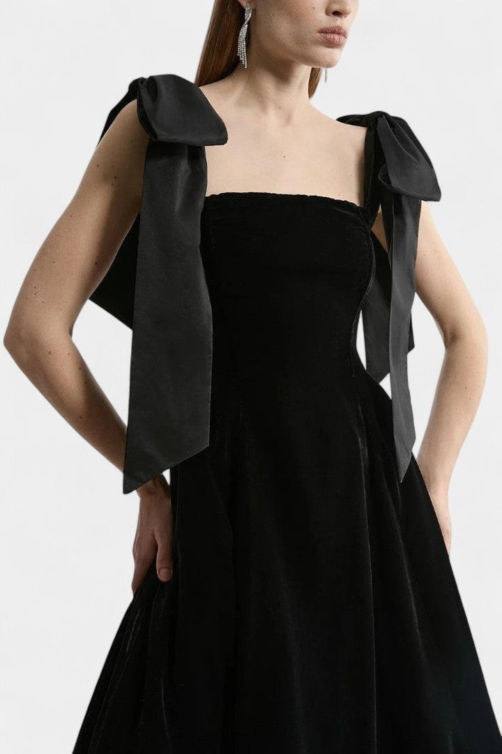 Ajla | Vestido Midi de Terciopelo sin Tirantes con Lazo