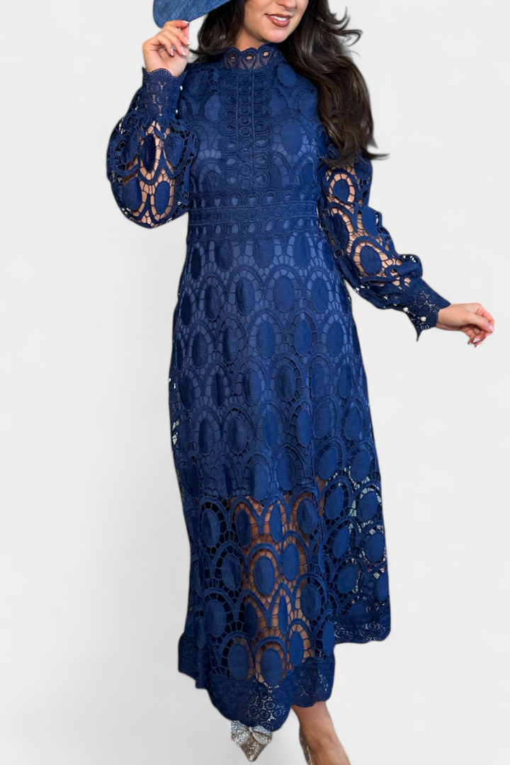 Jovie | Vestido Midi de Encaje Bordado con Cuello Alto