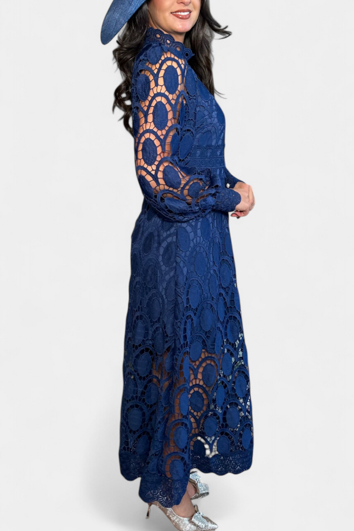 Jovie | Vestido Midi de Encaje Bordado con Cuello Alto