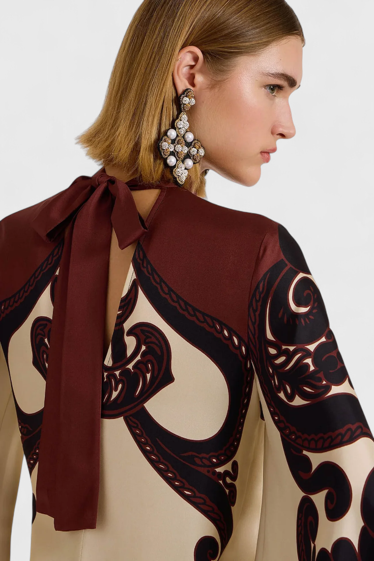 Maritza | Vestido con Estampado de Grenadilla y Cuello Alto