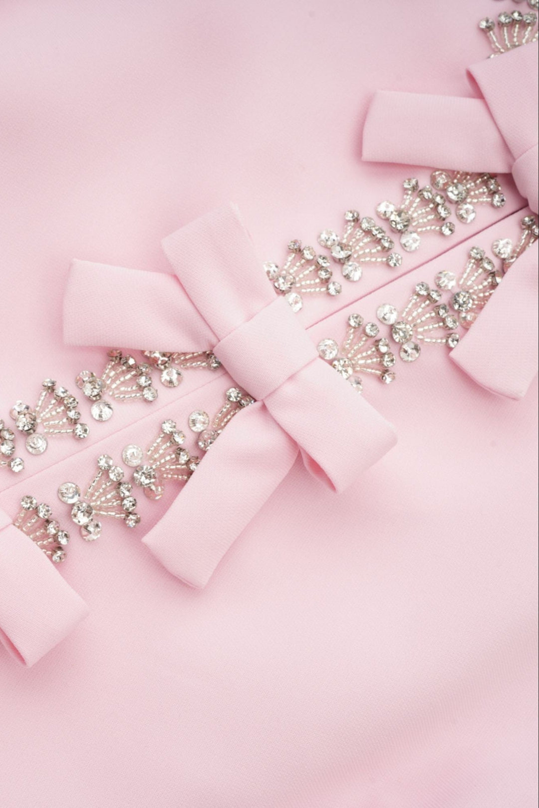 Linda | Vestido Midi Acampanado con Lazo de Cristal