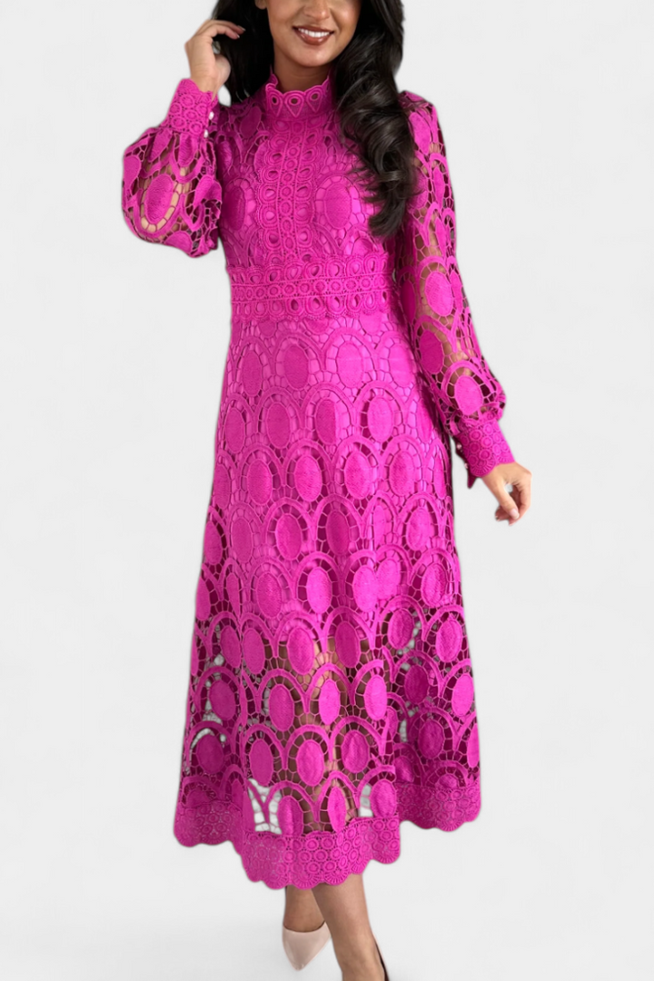 Jovie | Vestido Midi de Encaje Bordado con Cuello Alto