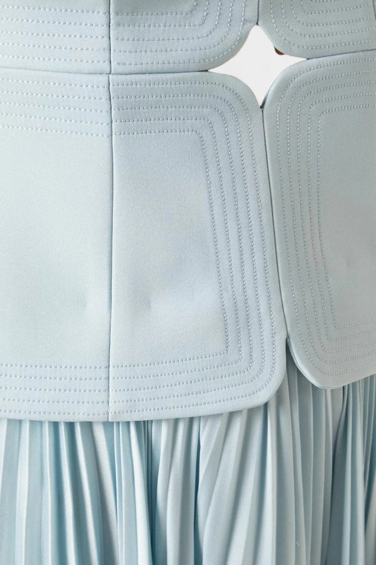 Clara | Vestido Midi Plisado con Hombros Descubiertos