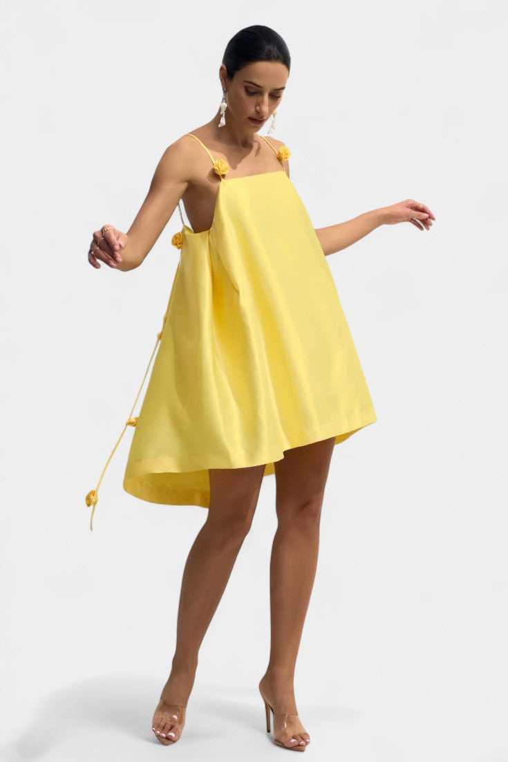 Hedda | Vestido Mini Detalle Rosa con Tirantes Espagueti