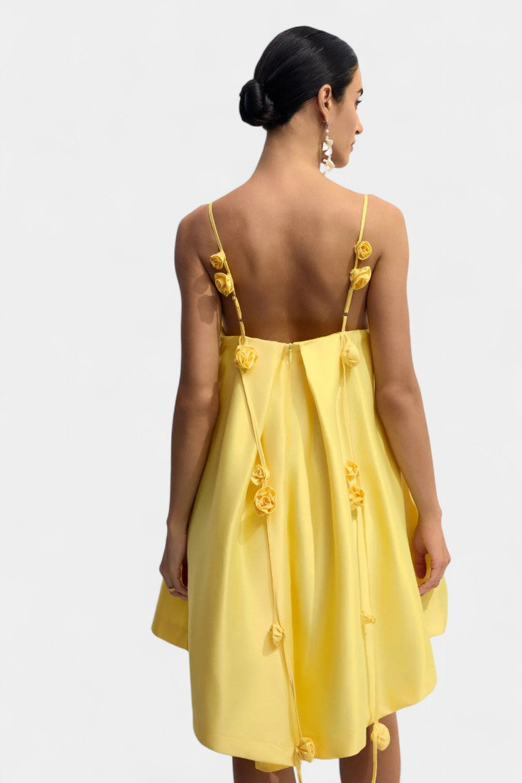 Hedda | Vestido Mini Detalle Rosa con Tirantes Espagueti