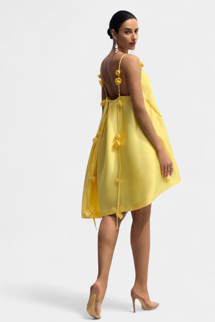 Hedda | Vestido Mini Detalle Rosa con Tirantes Espagueti