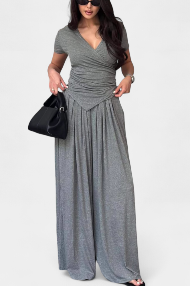 Ruslana | Conjunto Cómodo de Dos Piezas con Escote en V Cruzado