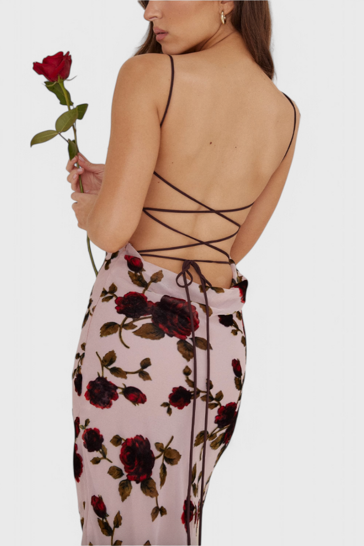 Irina | Vestido Deslizante de Satén con Estampado Floral y Espalda Descubierta