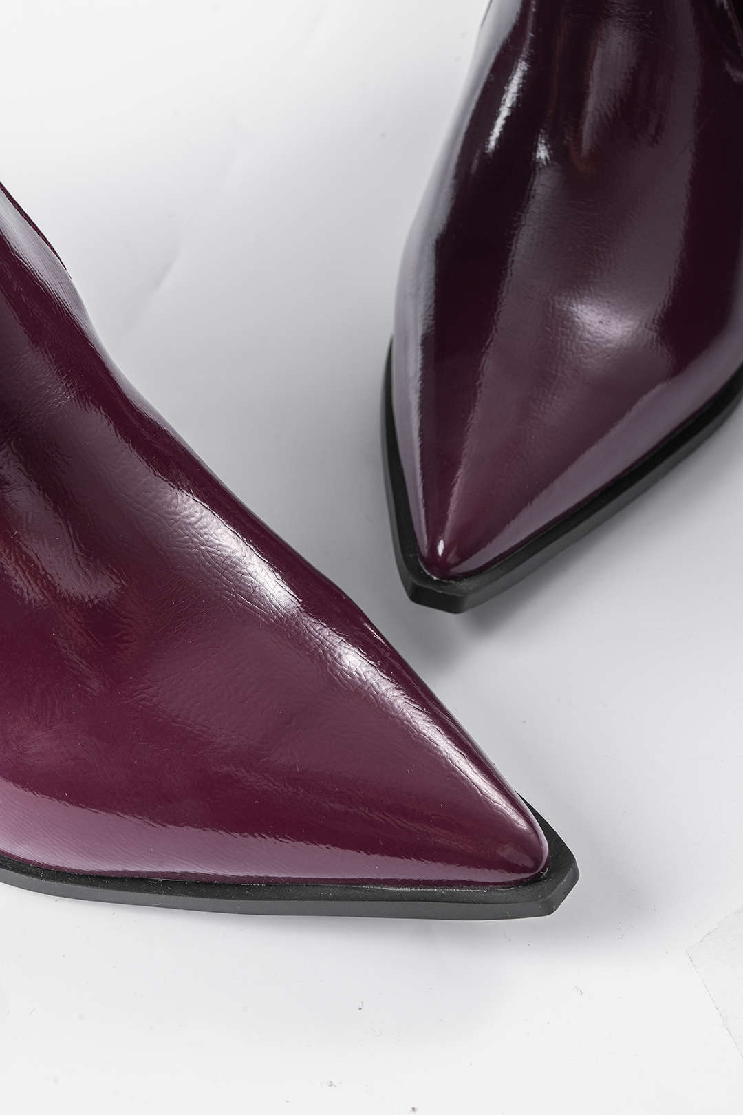 Luna | Botas de Cuero Sintético con Pliegues y Punta Afila