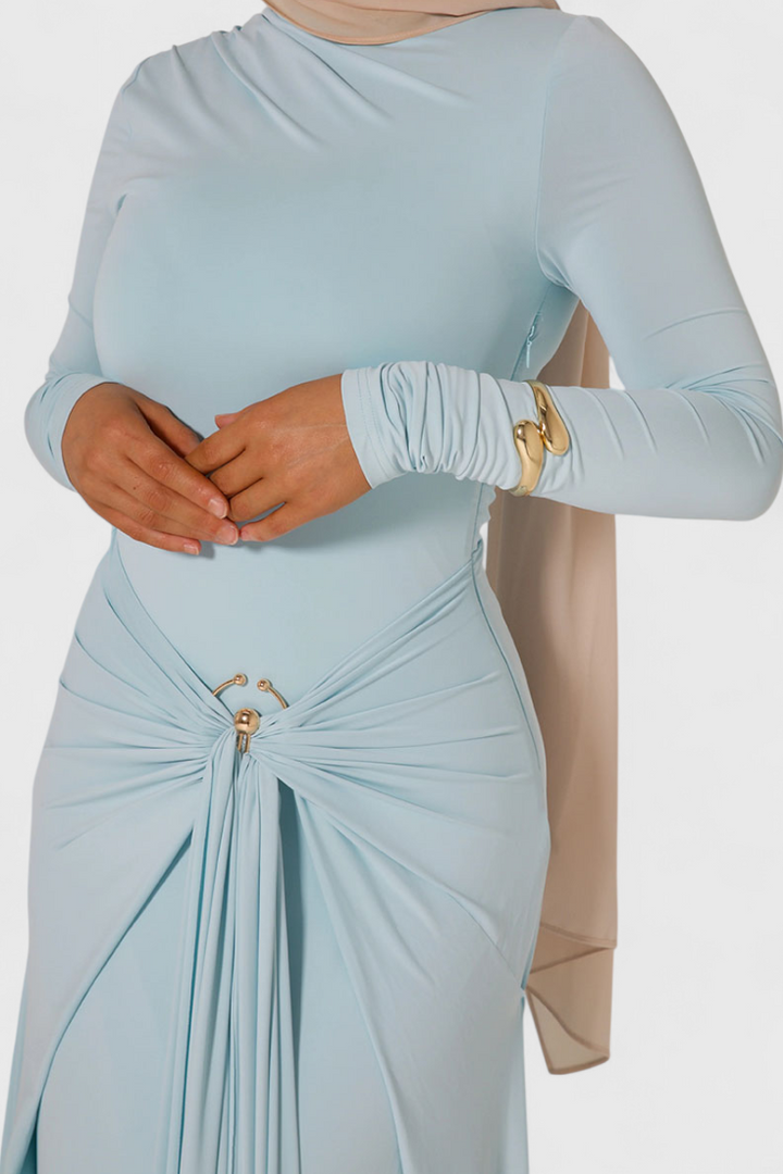 Fátima | Vestido Ajustado Plisado con Detalles Metálicos