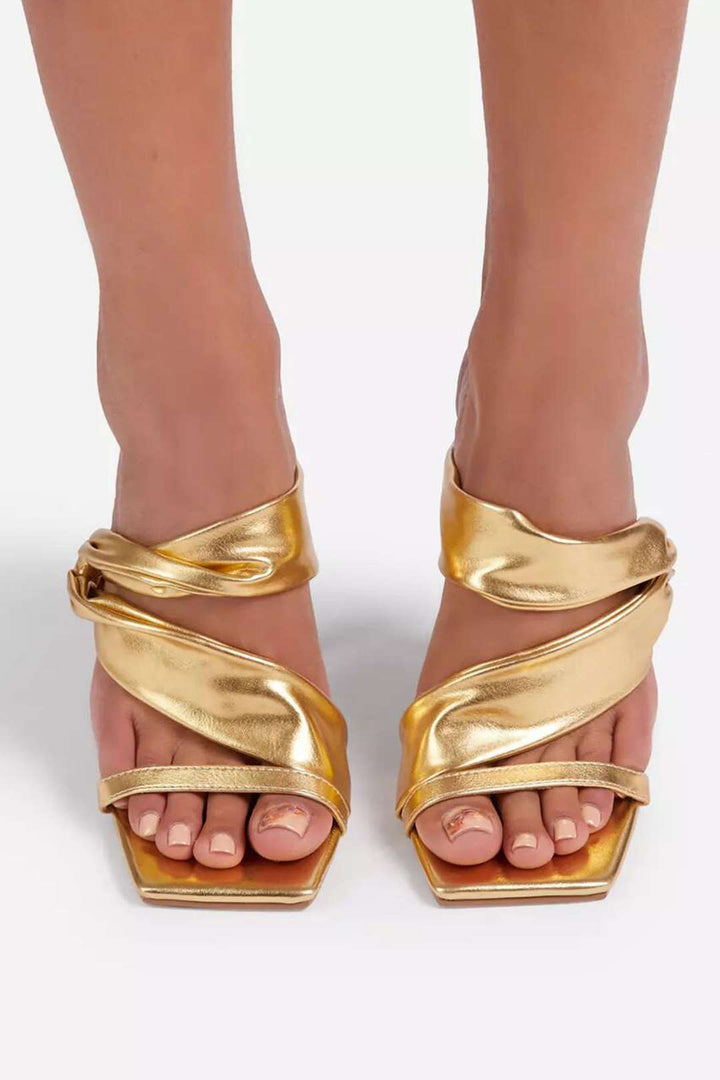 Cuora | Sandalias de tacón alto con punta cuadrada arrugada metálica