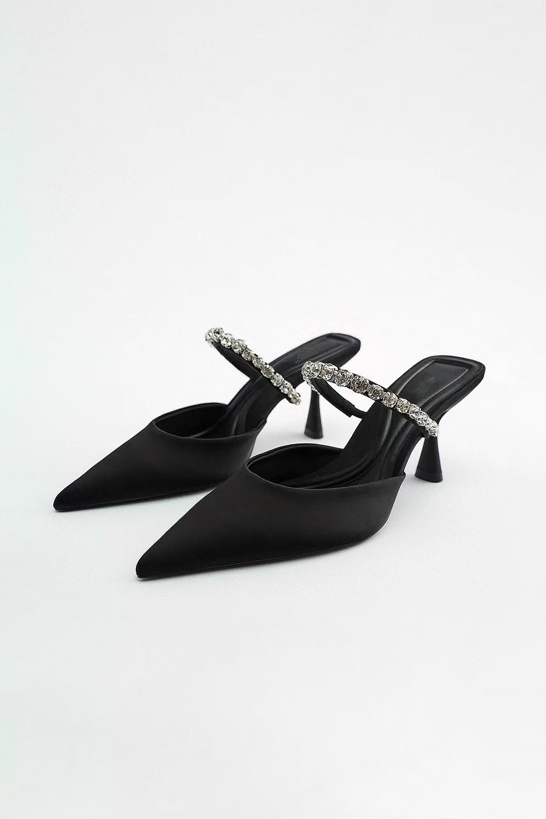 Liz | Sandalias de tacón alto con punta afilada adornadas con strass