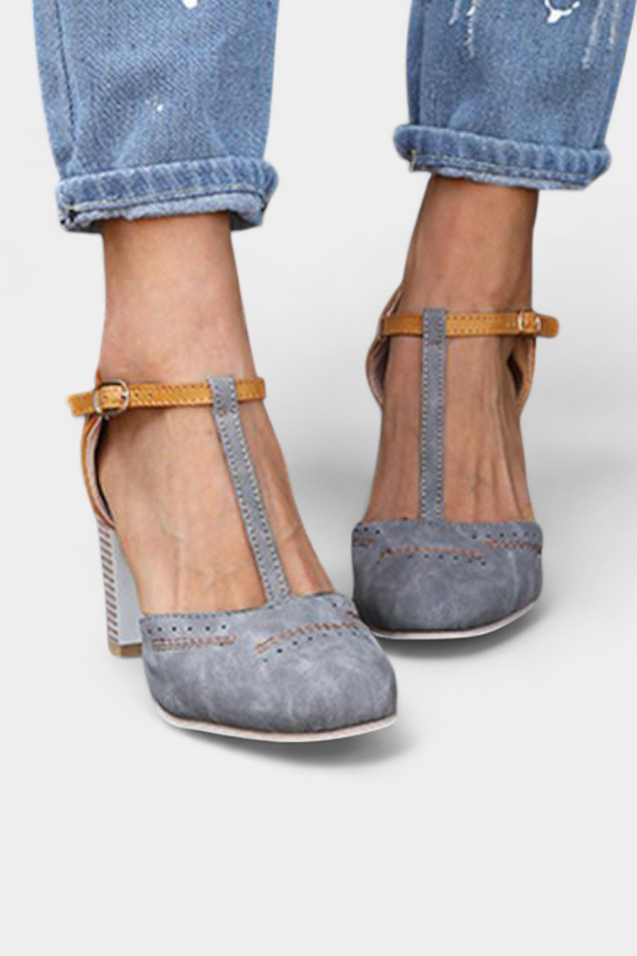 Mira | Tacones de Bloque con Correa en T y Detalle Perforado