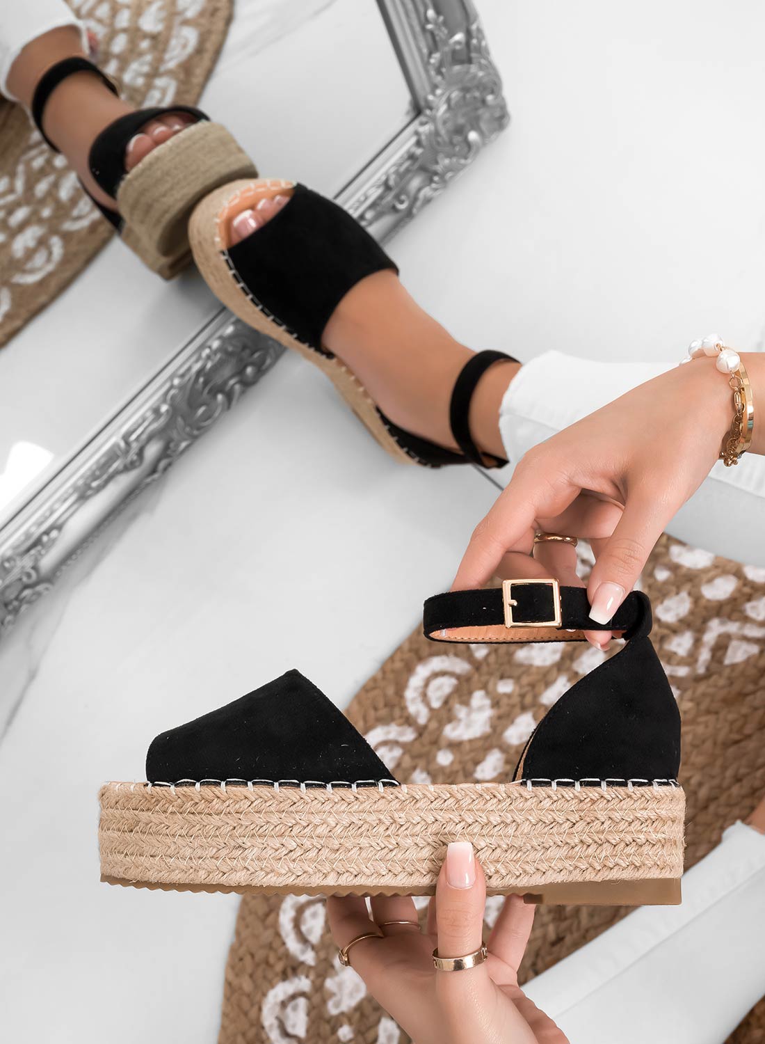 Licia - Espadrilles Negras Escamosas con Plataforma y Cinturino