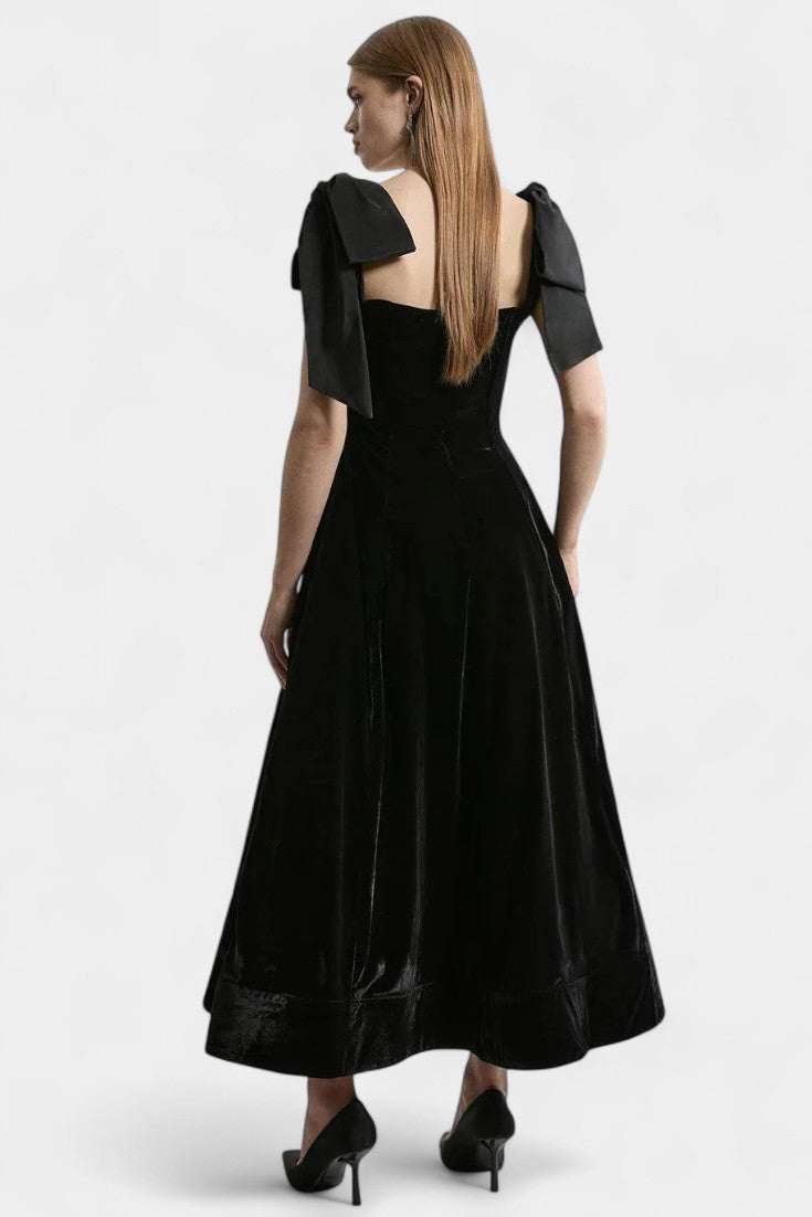 Ajla | Vestido Midi de Terciopelo sin Tirantes con Lazo