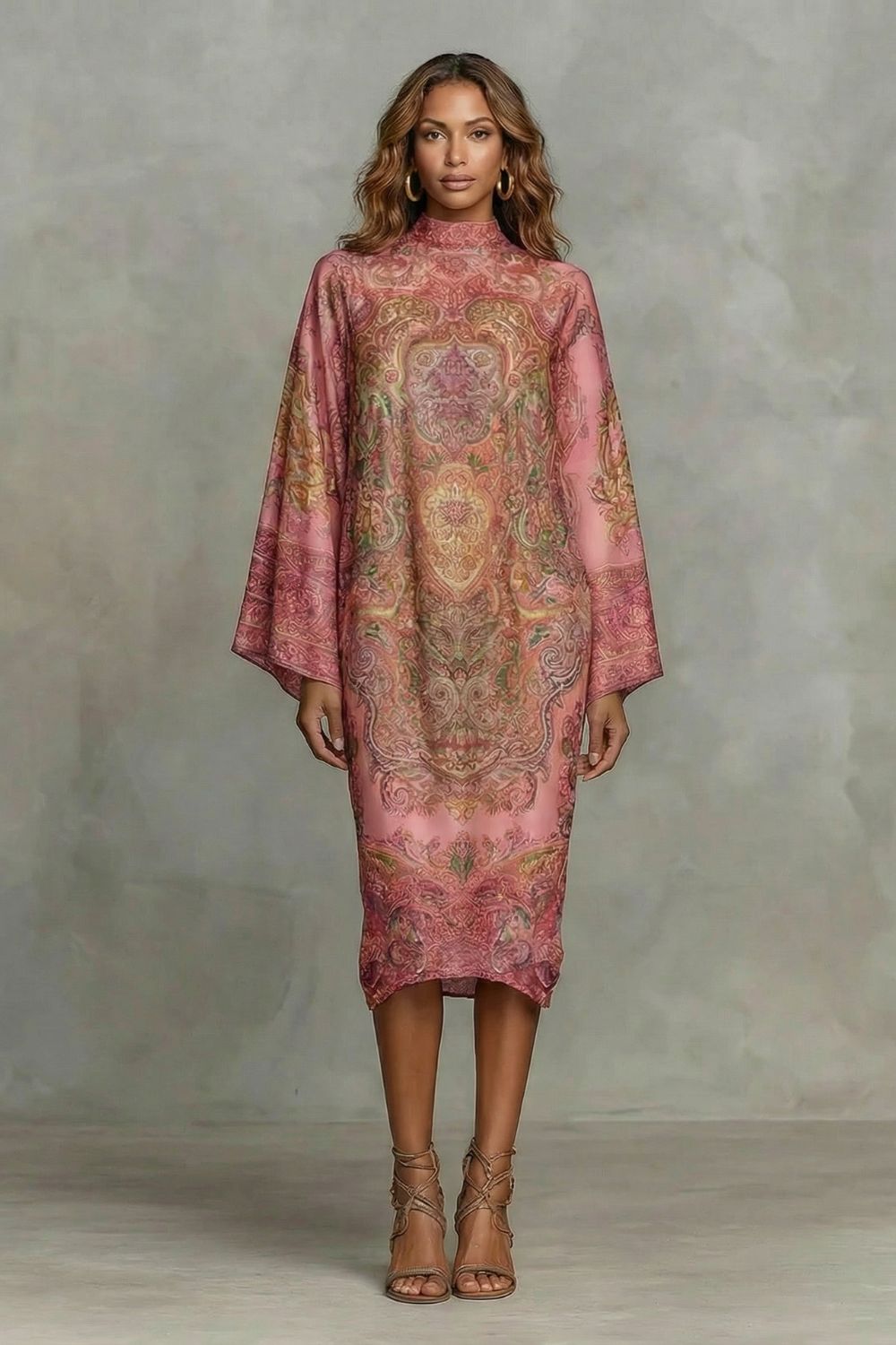 Marélienne | Motivo floral barroco – Vestido midi tipo kimono