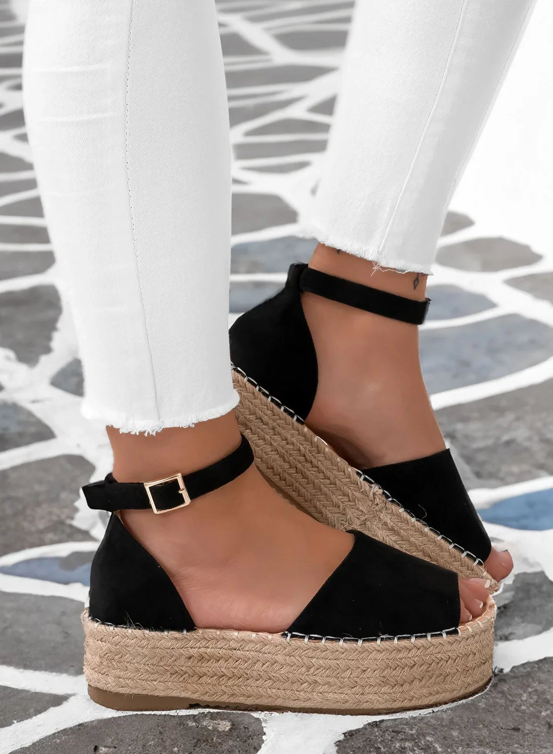 Licia - Espadrilles Negras Escamosas con Plataforma y Cinturino