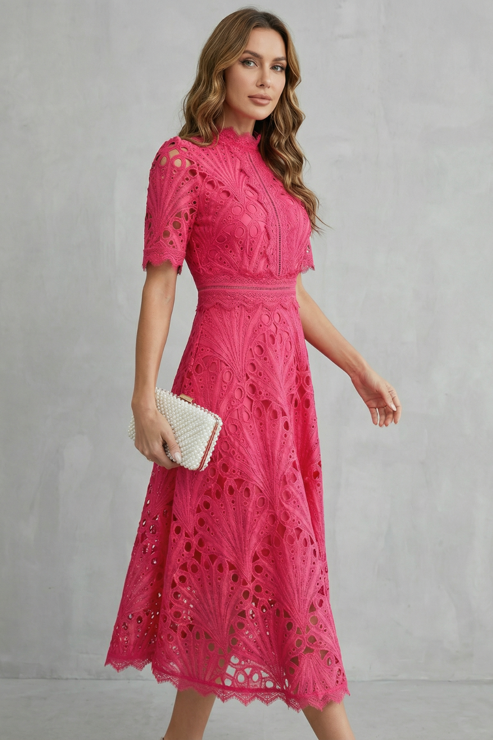 Charlisse | Vestido midi de cuello alto en encaje – Refinamiento ornamental