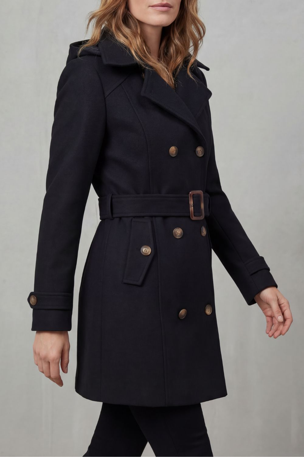 Solivane | Elegancia sastre – Trench con capucha