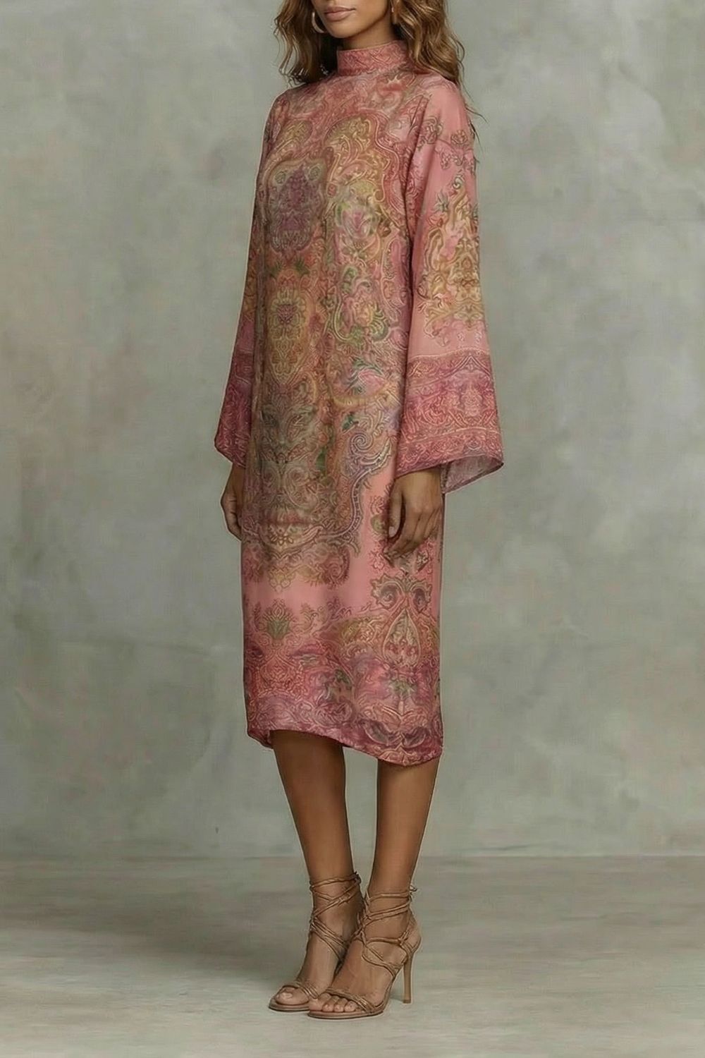 Marélienne | Motivo floral barroco – Vestido midi tipo kimono