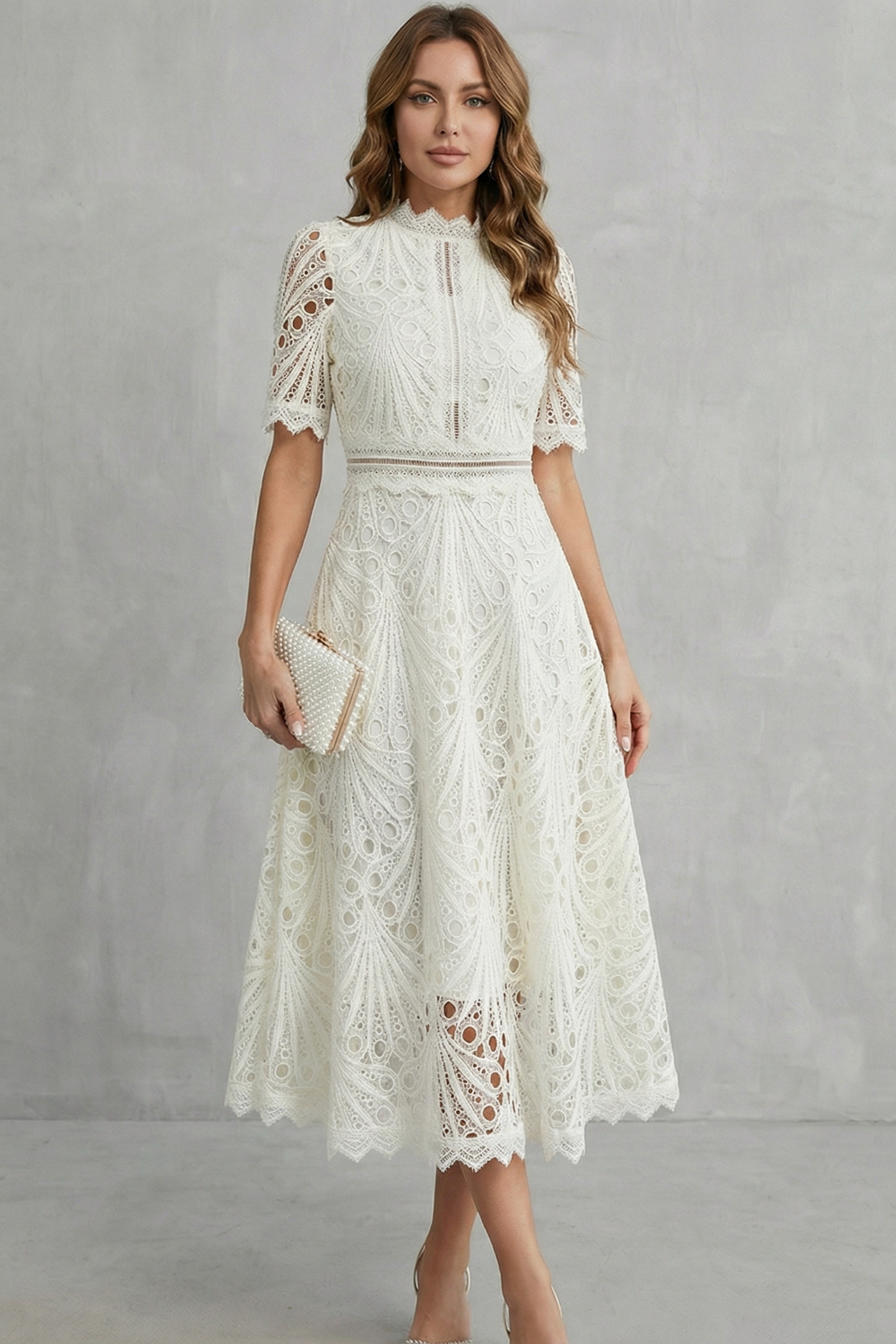 Charlisse | Vestido midi de cuello alto en encaje – Refinamiento ornamental