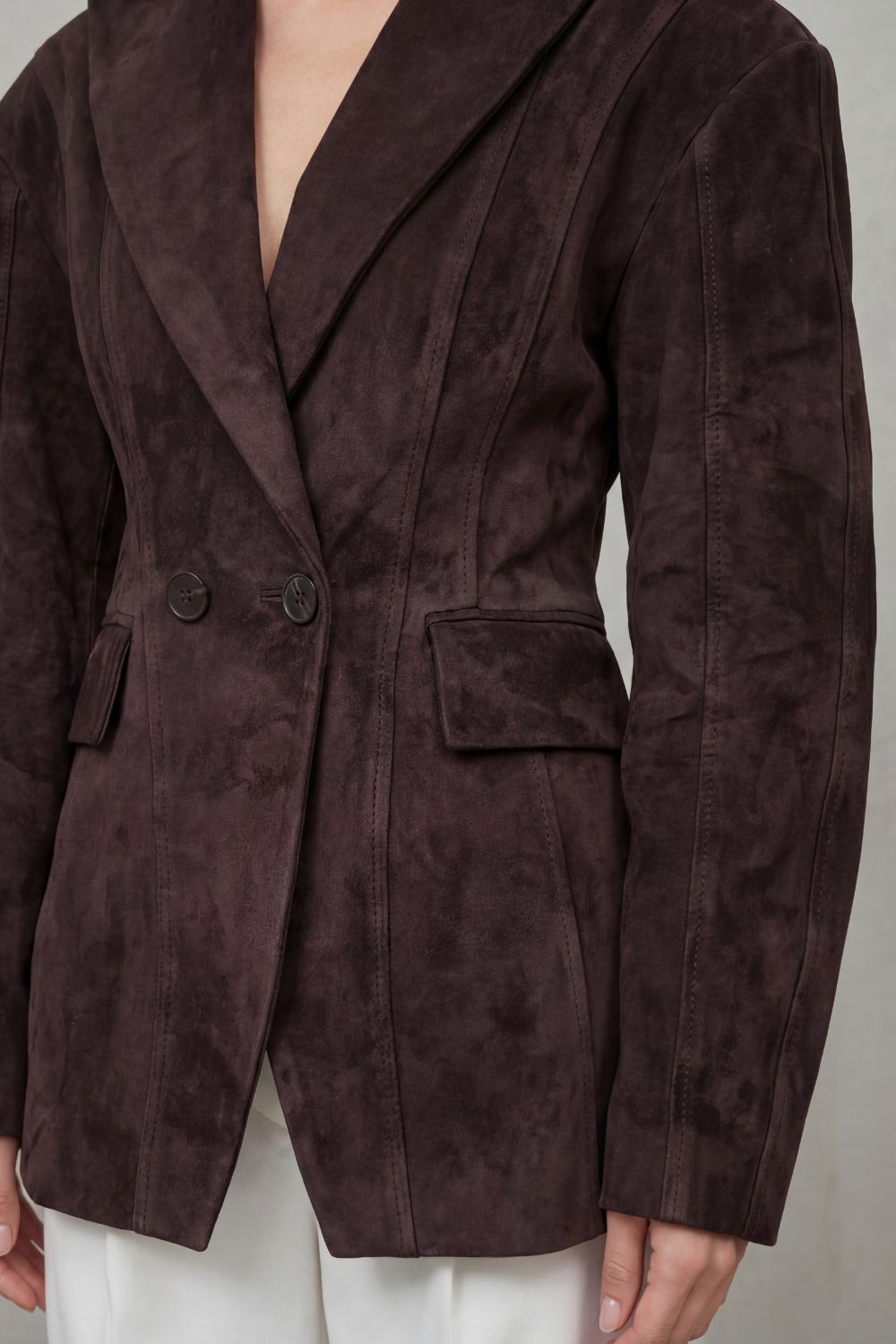 Savrielle | Silueta esculpida – Chaqueta efecto ante