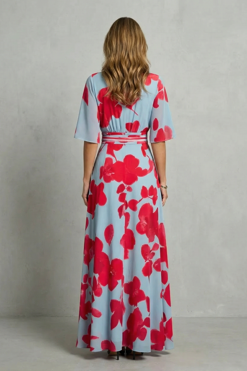 Averette | Vestido largo floral con escote en V – Contraste de flores audaz