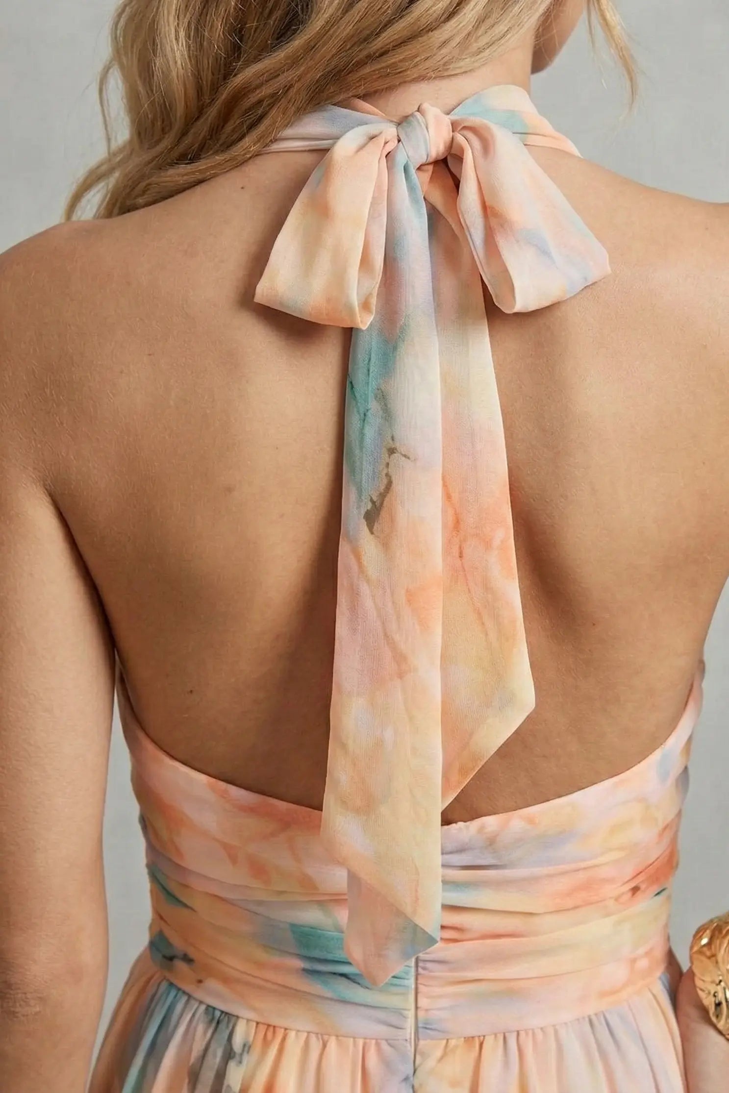Esther | Elegancia halter – Vestido con estampado acuarela