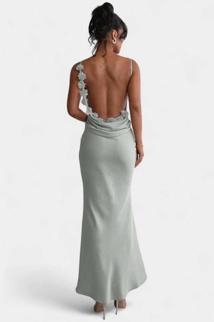 Mercedes | Vestido de Novia con Detalle de Flores y Cuello Drapeado