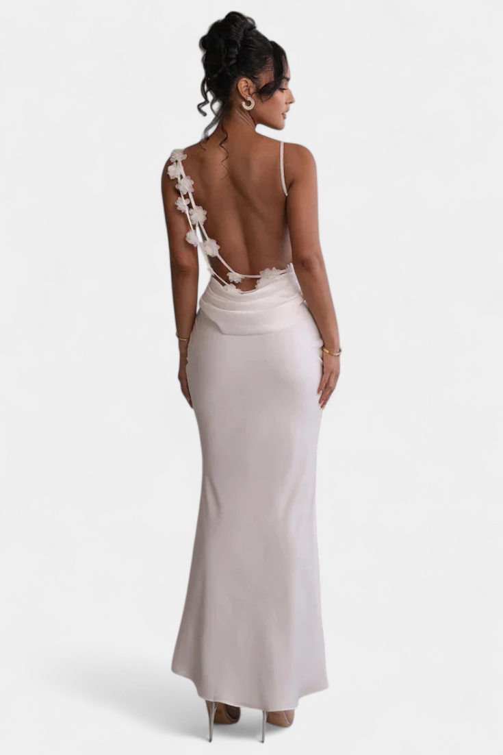 Mercedes | Vestido de Novia con Detalle de Flores y Cuello Drapeado
