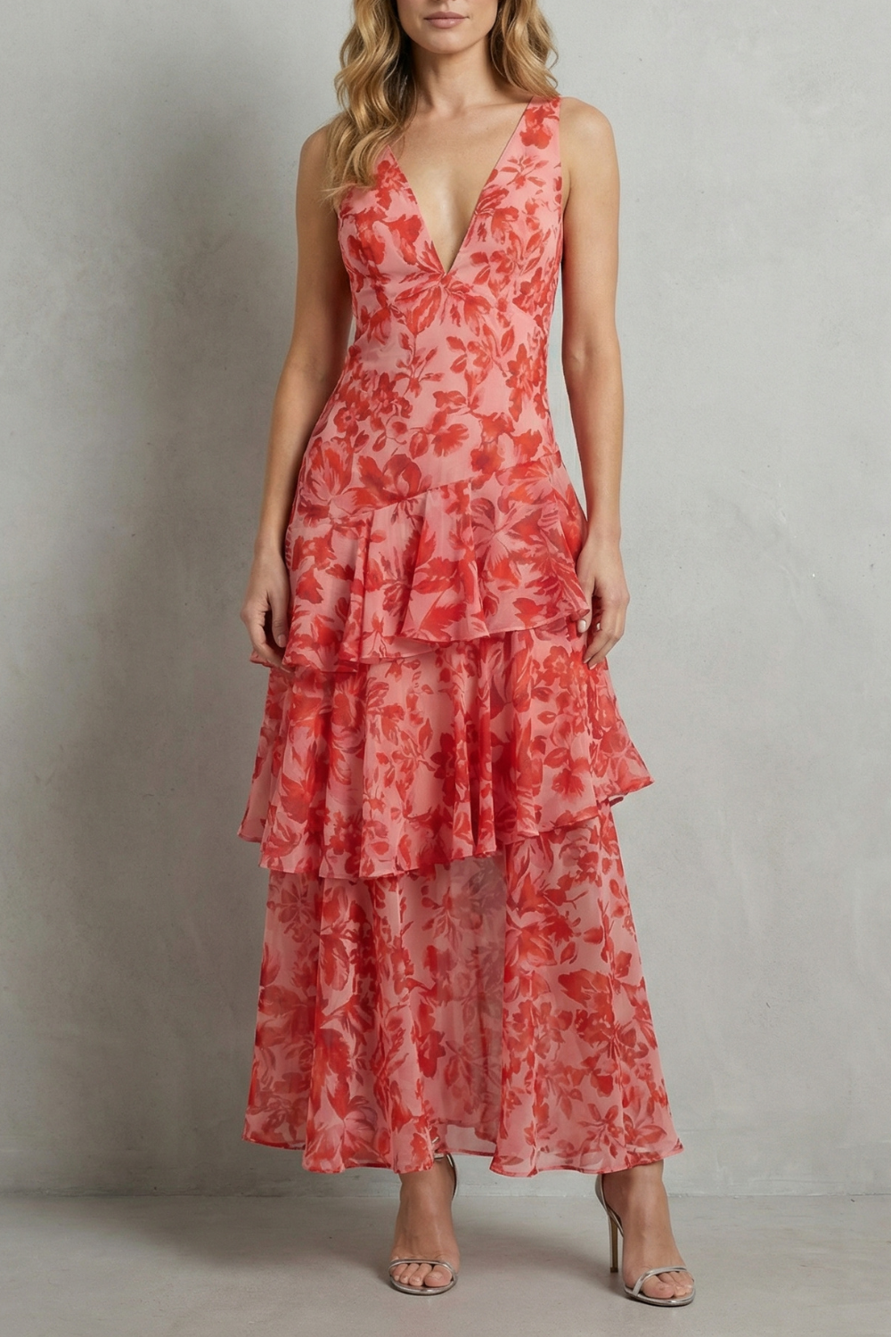 Virella | Vestido largo de gasa con capas – Flores carmesí en movimiento