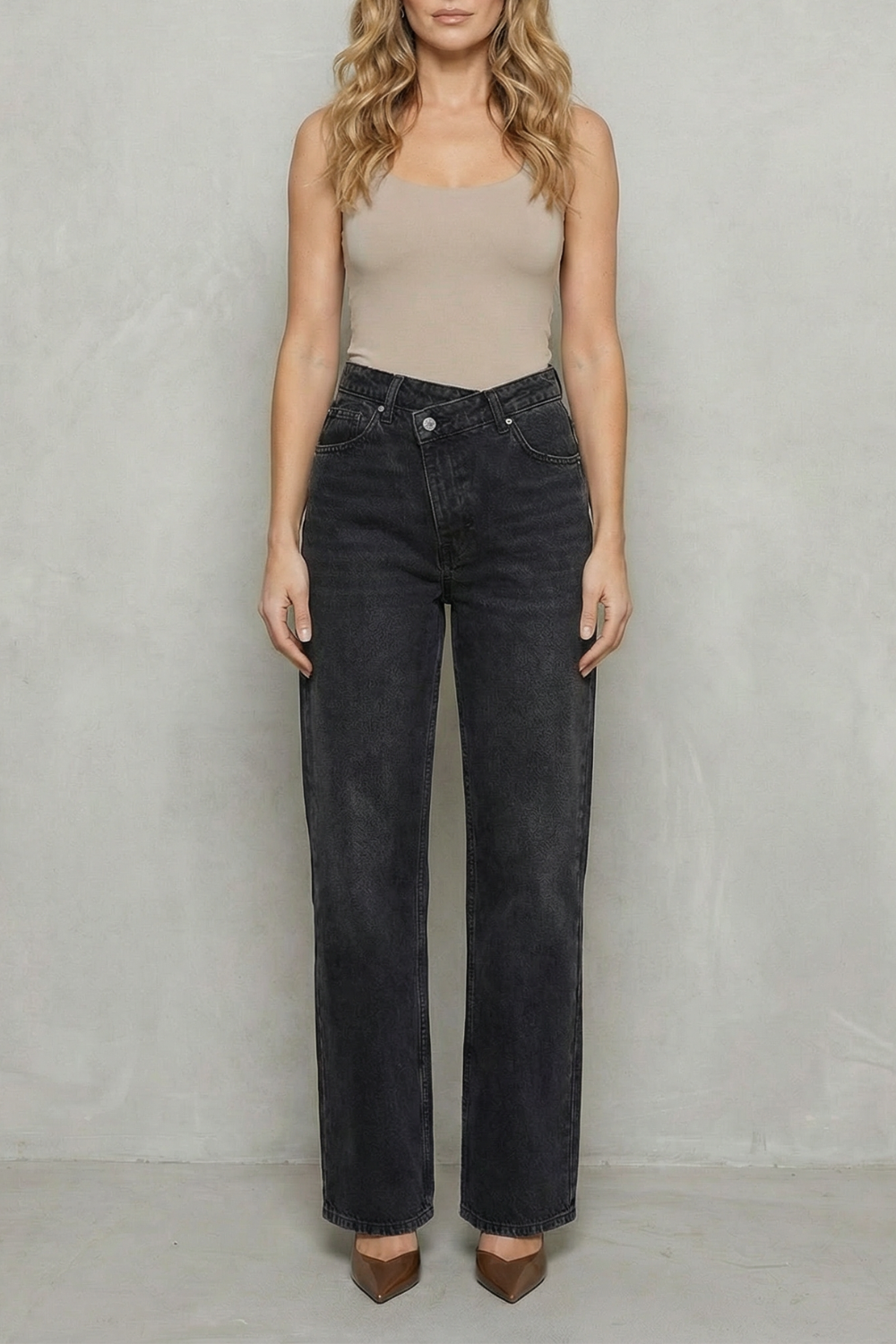 Virezza – Cross button detail – Straight leg jeans